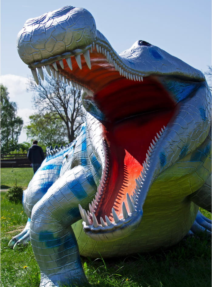 Dinozaur przypominający bardzo dużego krokodyla
